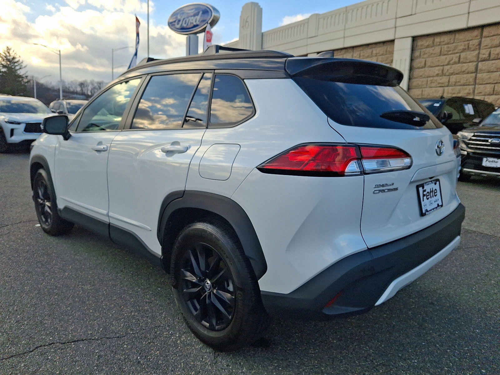 Used 2023 Toyota Corolla Cross LE image 6