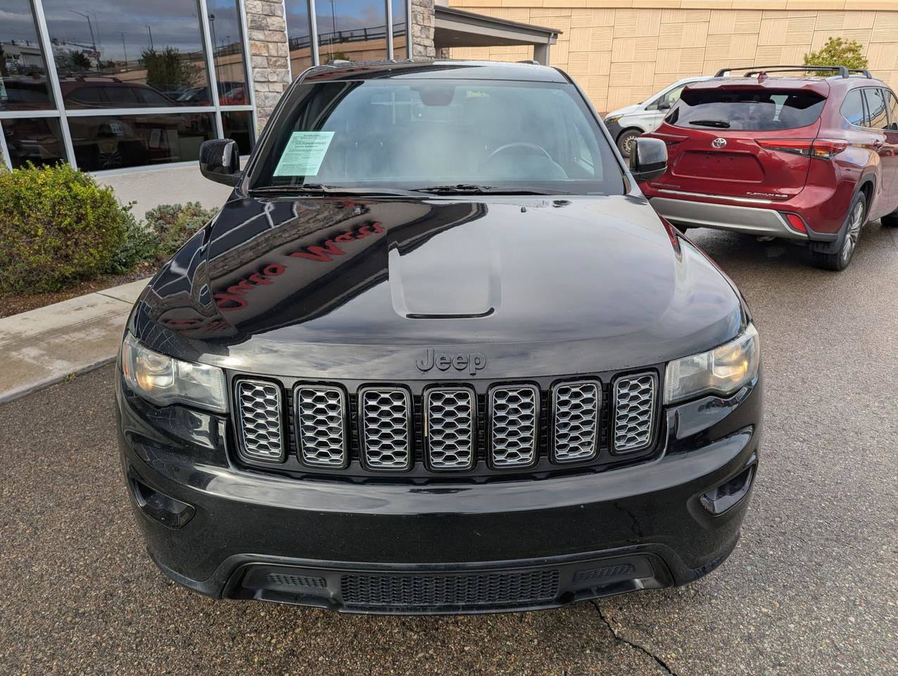Used 2017 Jeep Grand Cherokee Altitude AWD/4WD image 8