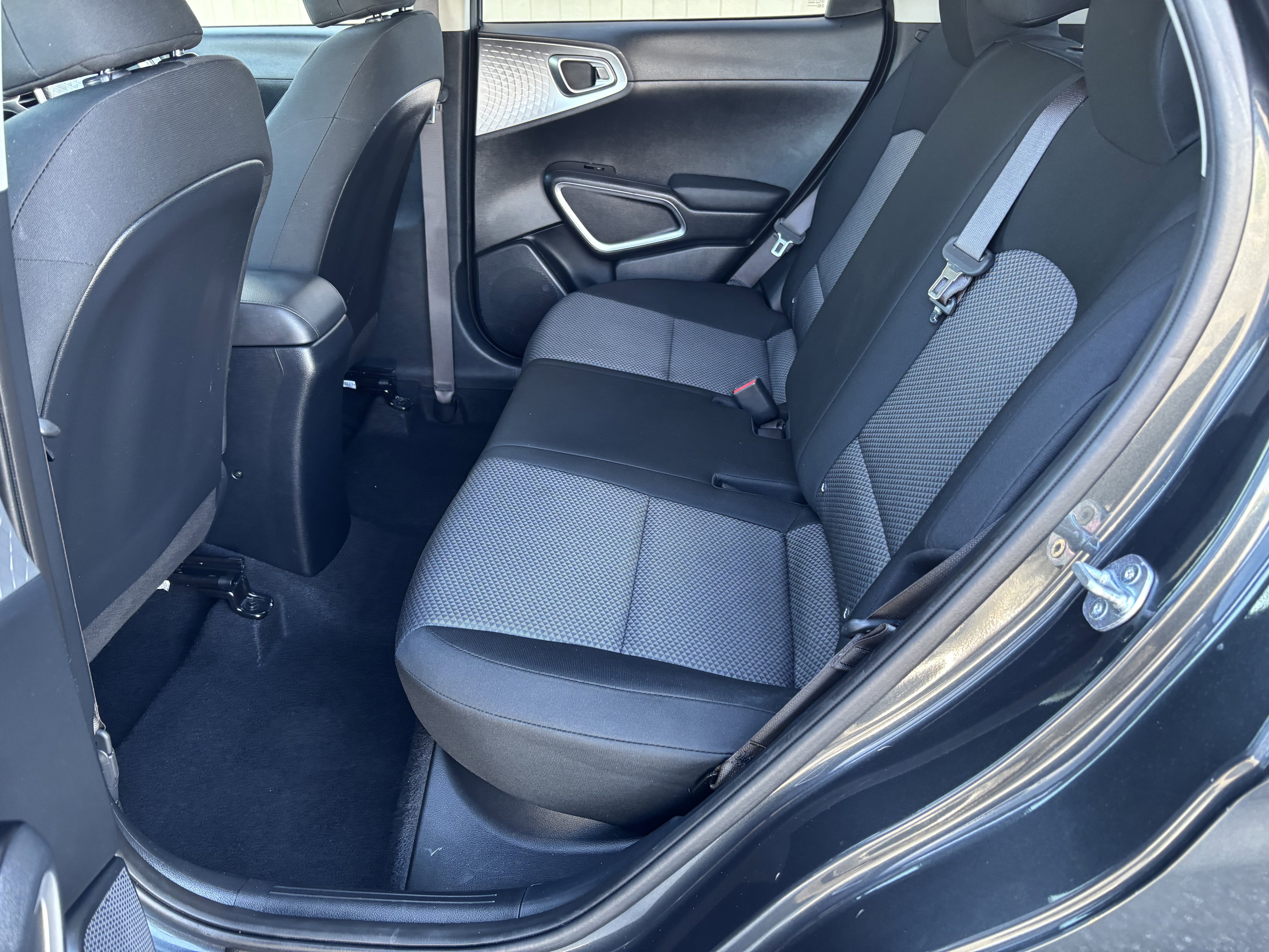 Used 2025 Kia Soul LX w/ LX Technology Package FWD image 23