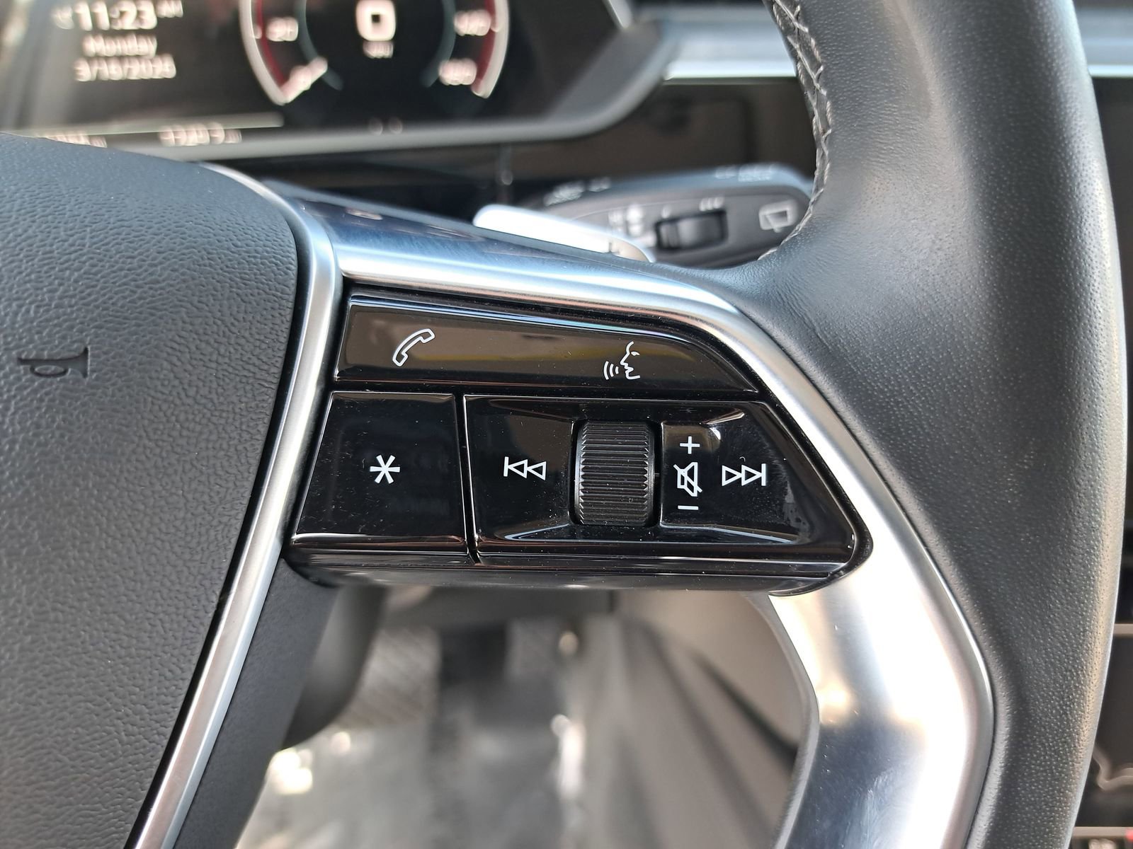 Certified 2024 Audi Q8 e-tron Premium Plus w/ Premium Plus Package image 18