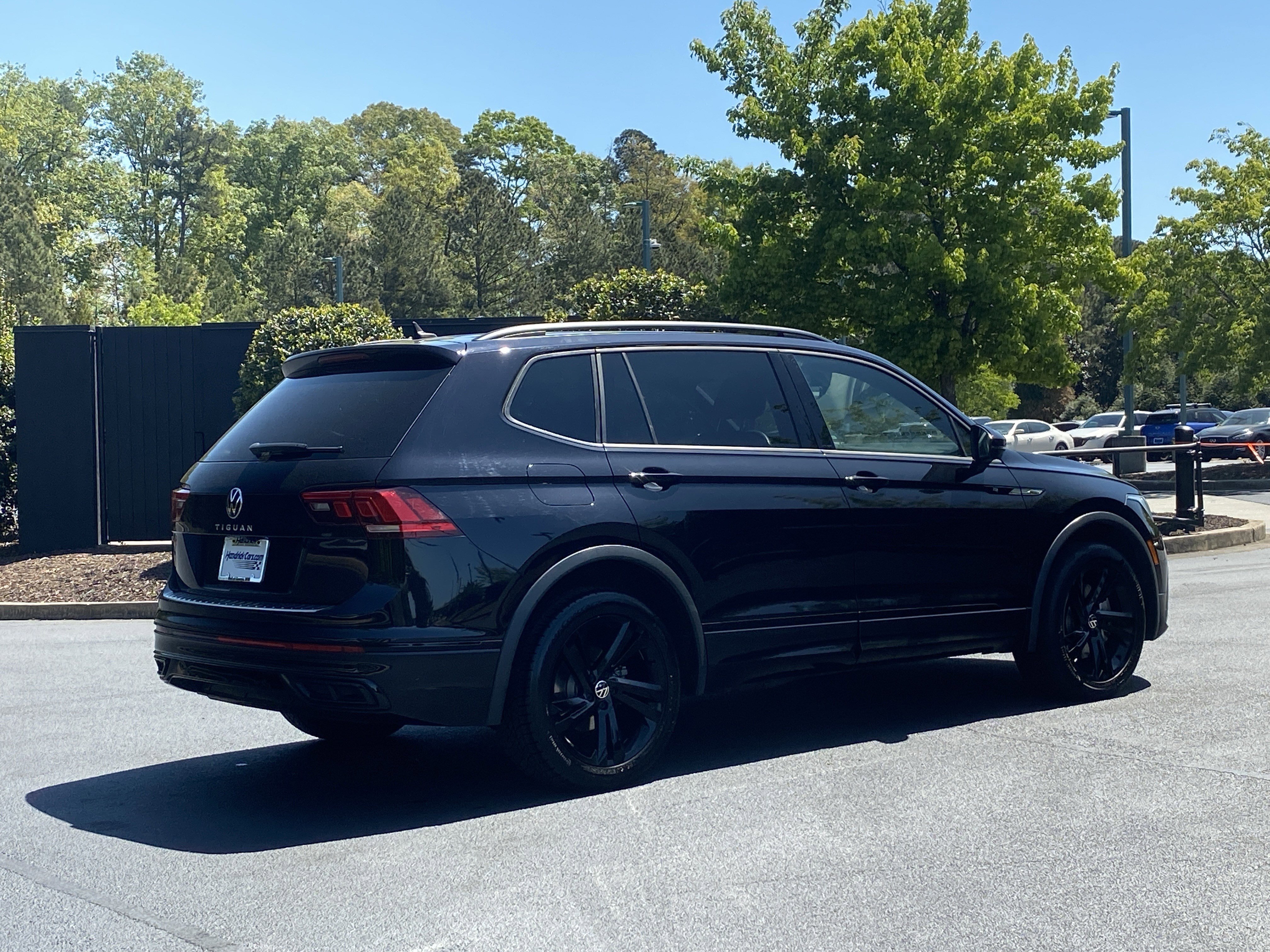 Used 2023 Volkswagen Tiguan SE R-Line FWD image 3