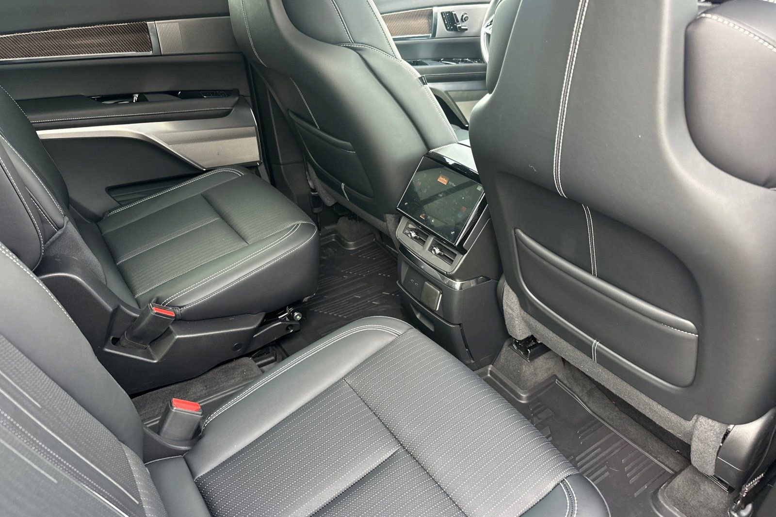 Used 2026 Cadillac Vistiq Sport w/ LPO, Floor Liner Package image 18