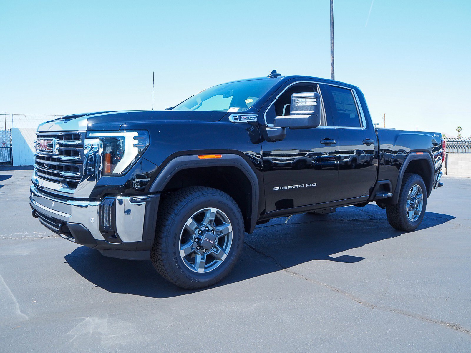 New 2025 GMC Sierra 2500 SLE w/ SLE Value Package; image 2