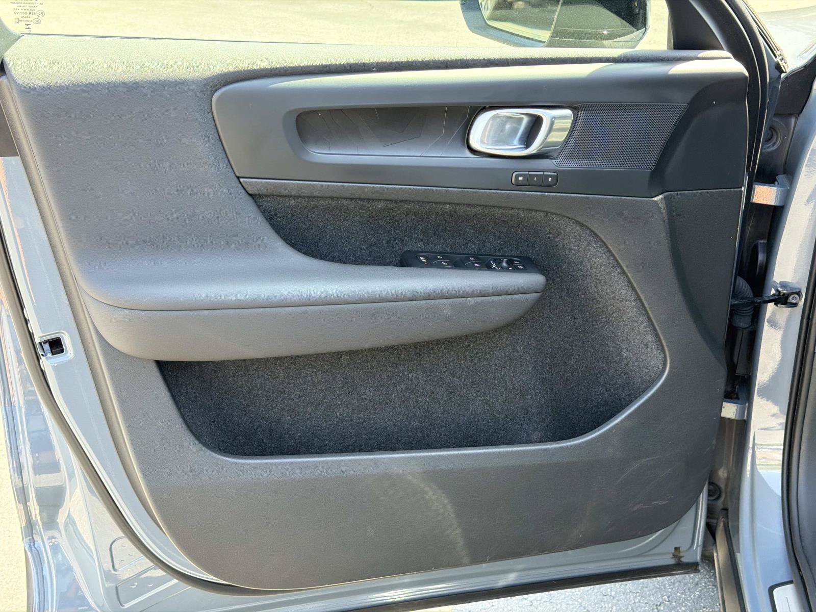 Certified 2023 Volvo C40 Recharge Core w/ Protection Package Premier AWD/4WD image 9