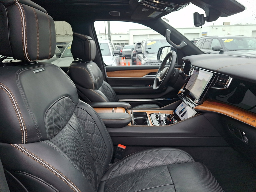 Used 2024 Jeep Grand Wagoneer L Series III image 11