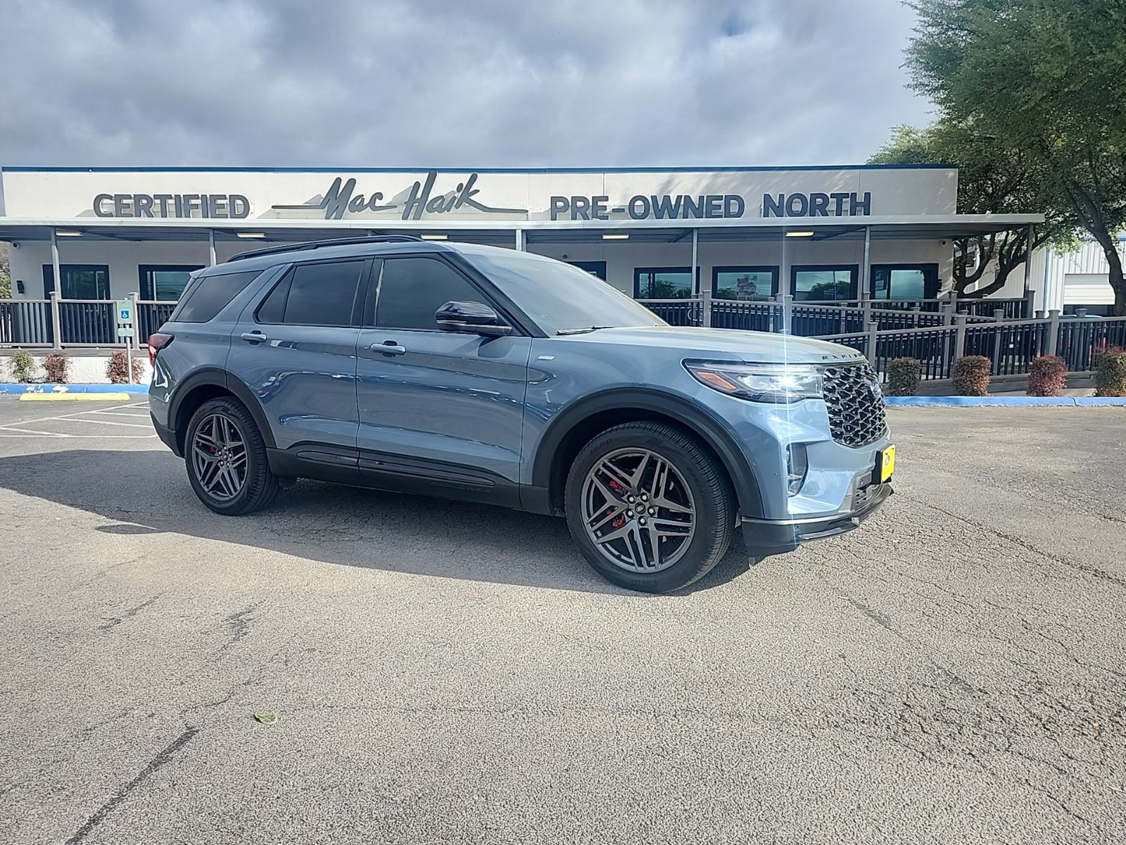 Used 2025 Ford Explorer ST-Line w/ Premium Package image 1