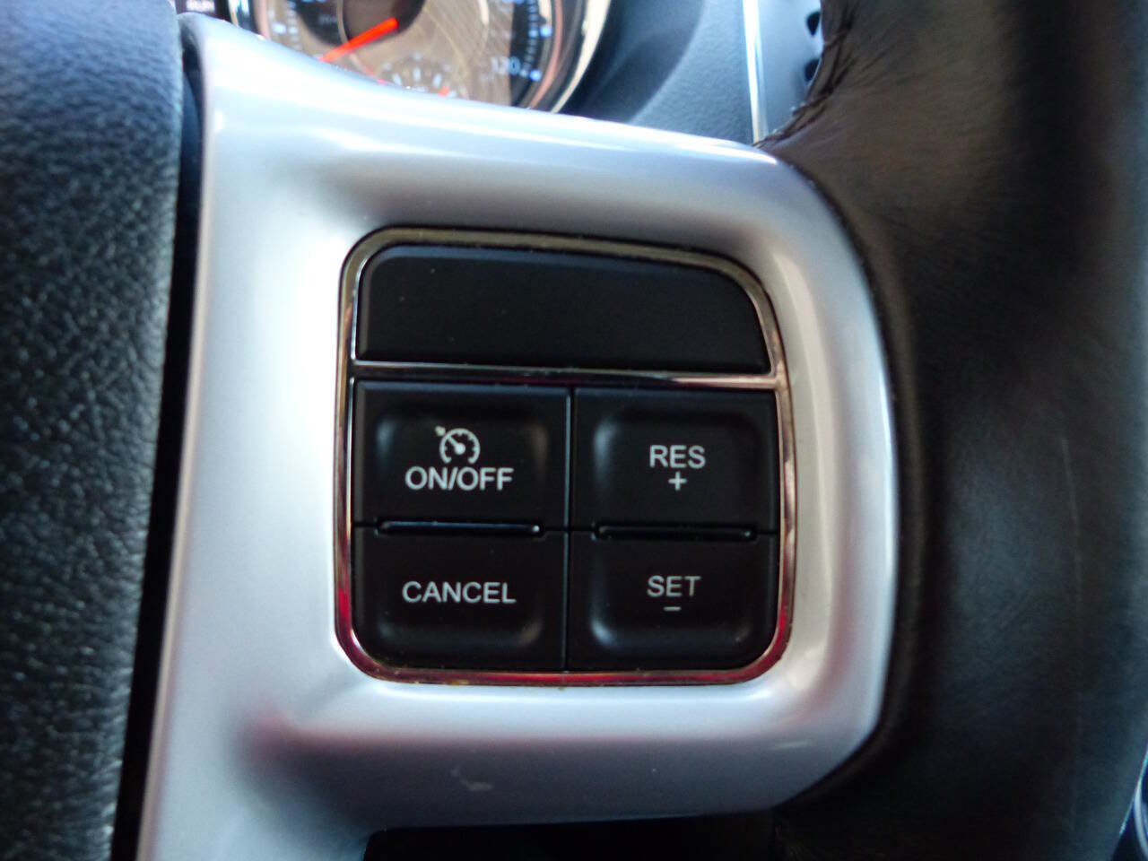 Used 2014 Chrysler Town & Country Touring image 24