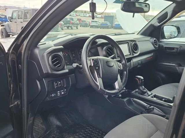 Used 2017 Toyota Tacoma TRD Off-Road image 9