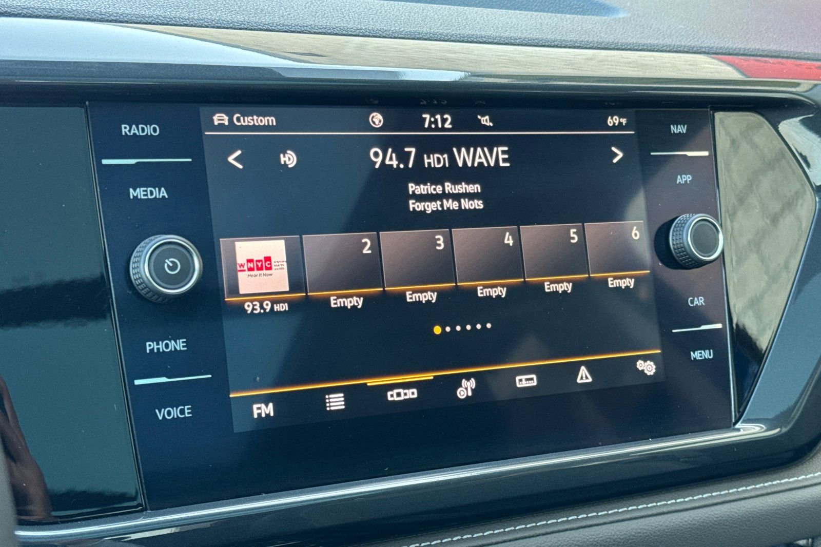 Used 2022 Volkswagen Taos SEL image 20