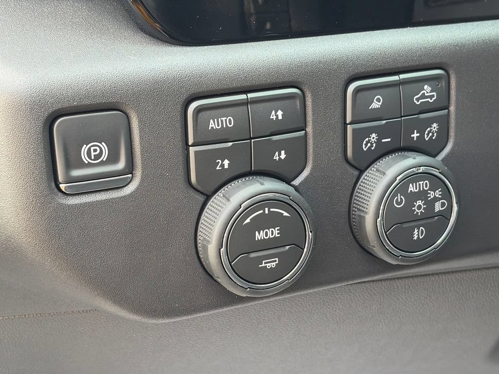 Used 2026 Chevrolet Silverado 1500 LT Trail Boss w/ LT Trail Boss Premium Package AWD/4WD image 17
