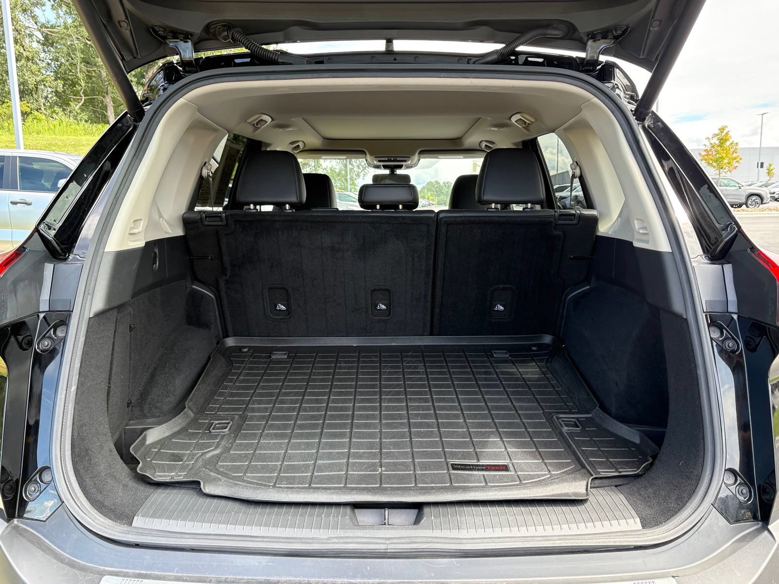 Used 2021 Nissan Rogue SV w/ Premium Package AWD/4WD image 12