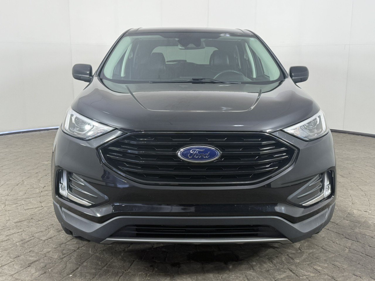 Used 2022 Ford Edge SEL w/ Convenience Package AWD/4WD image 2