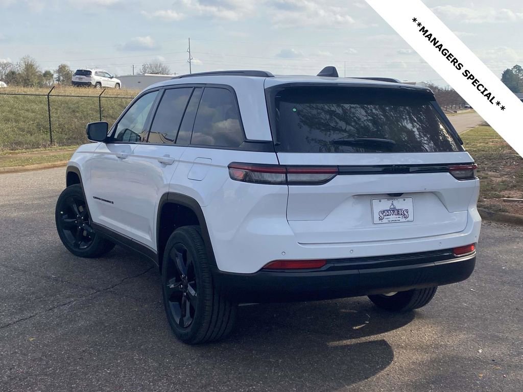 New 2025 Jeep Grand Cherokee Altitude image 4