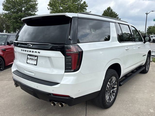 Used 2025 Chevrolet Suburban Z71 AWD/4WD image 3