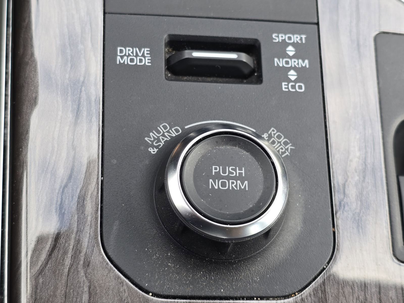 Used 2023 Toyota Highlander L image 32