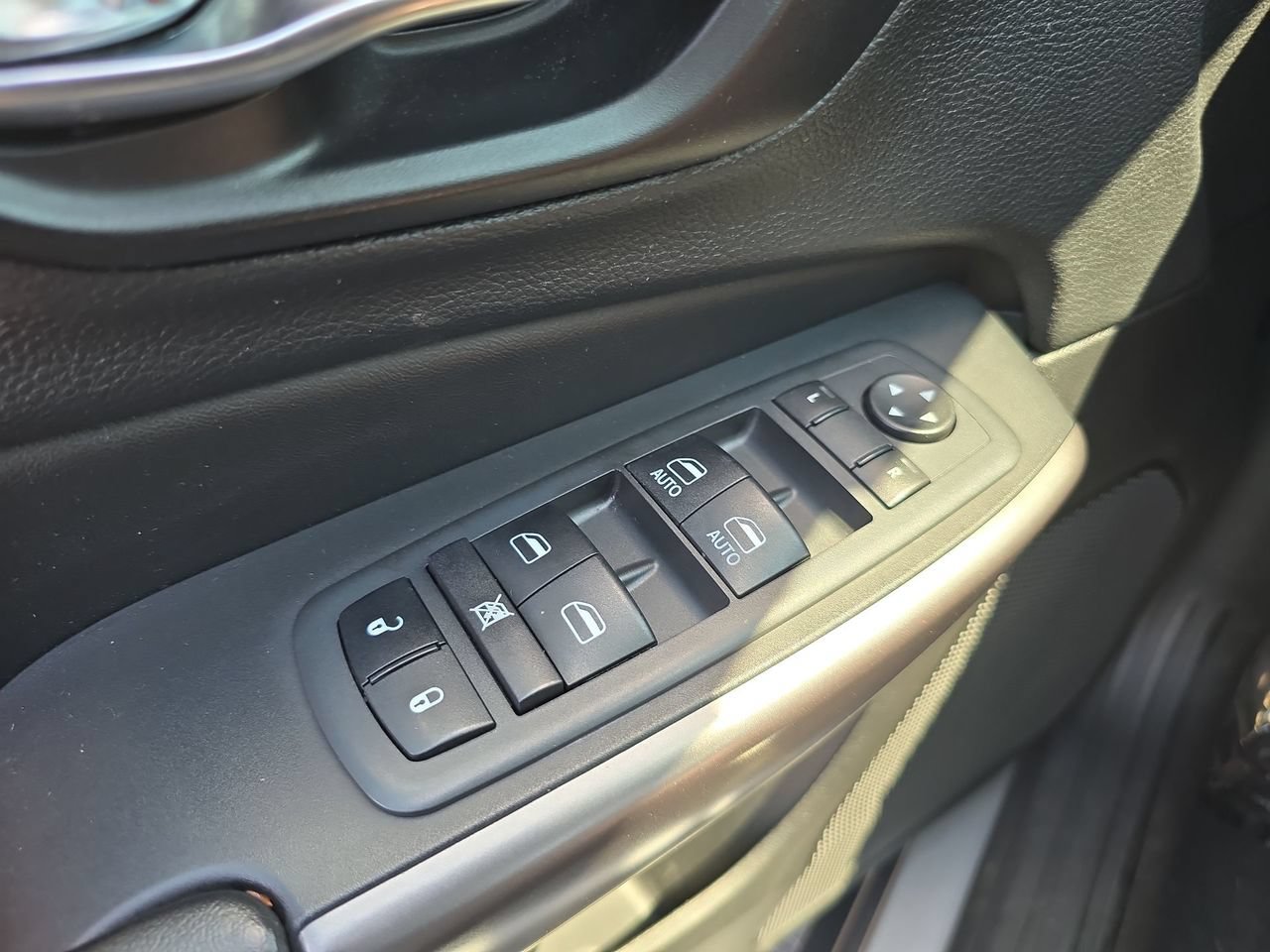 Used 2021 Jeep Cherokee Latitude Plus FWD image 26