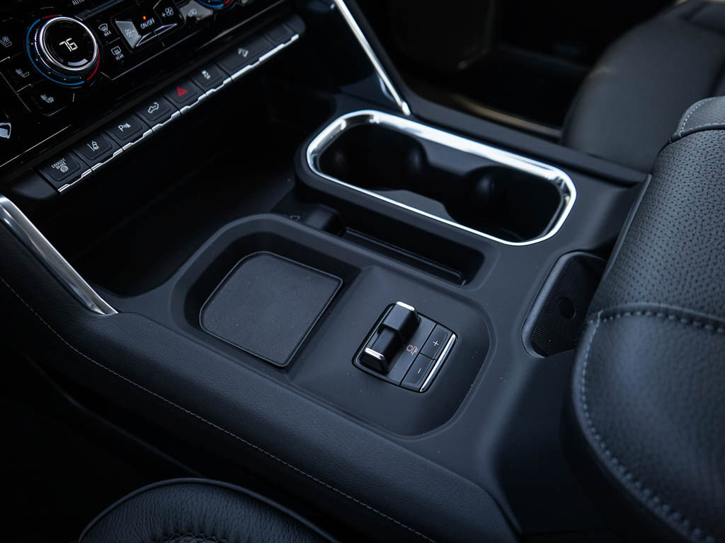 New 2025 GMC Sierra 3500 Denali w/ Denali Reserve Package image 25
