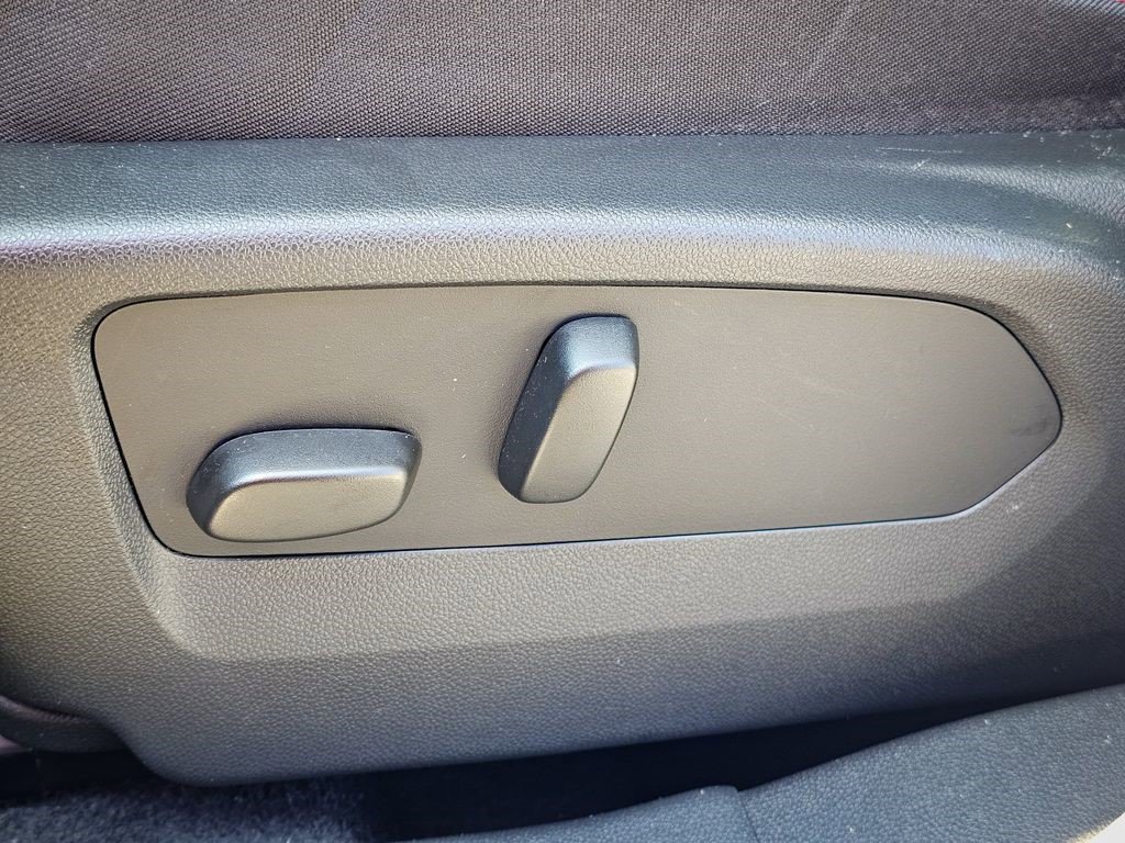 Certified 2023 Buick Envision Essence w/ Sport Touring Package image 21