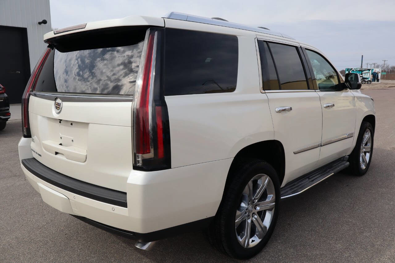 Used 2015 Cadillac Escalade Premium image 3