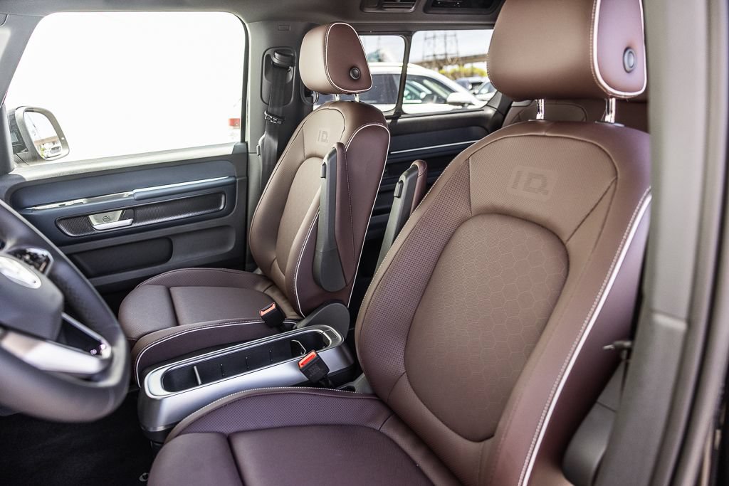 New 2025 Volkswagen ID. Buzz Pro S Plus AWD/4WD image 9