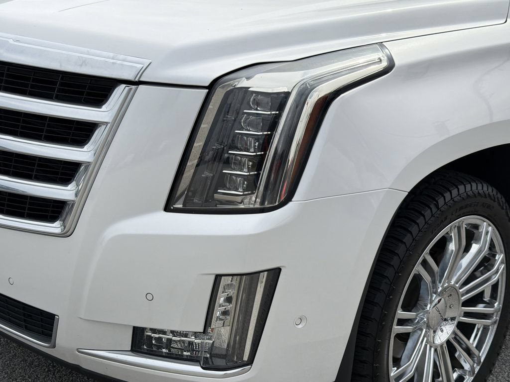 Used 2020 Cadillac Escalade Premium Luxury AWD/4WD image 29