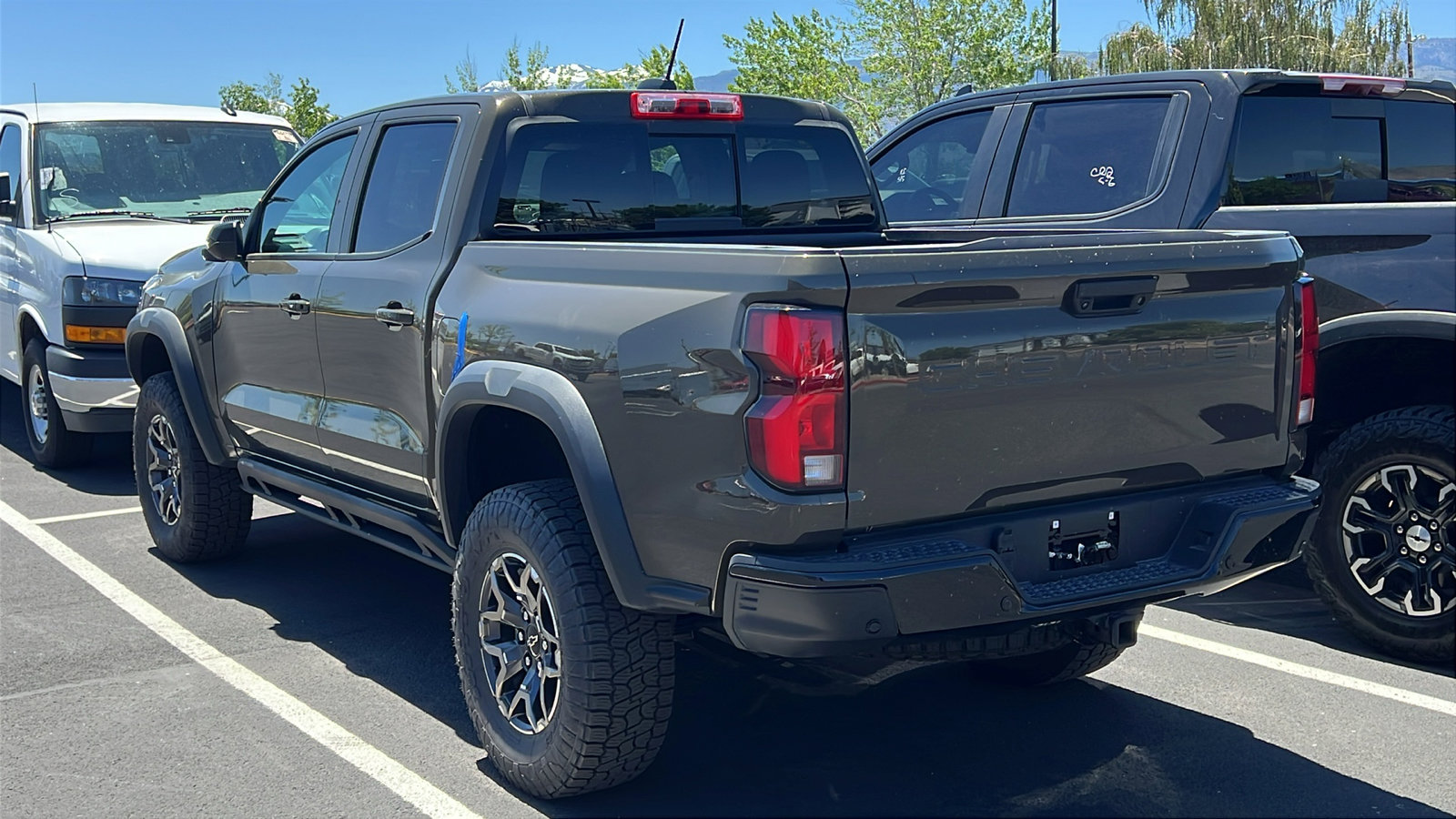 Used 2025 Chevrolet Colorado ZR2 w/ Technology Package AWD/4WD image 2