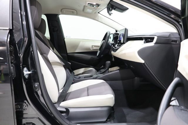 Used 2025 Toyota Corolla LE FWD image 34