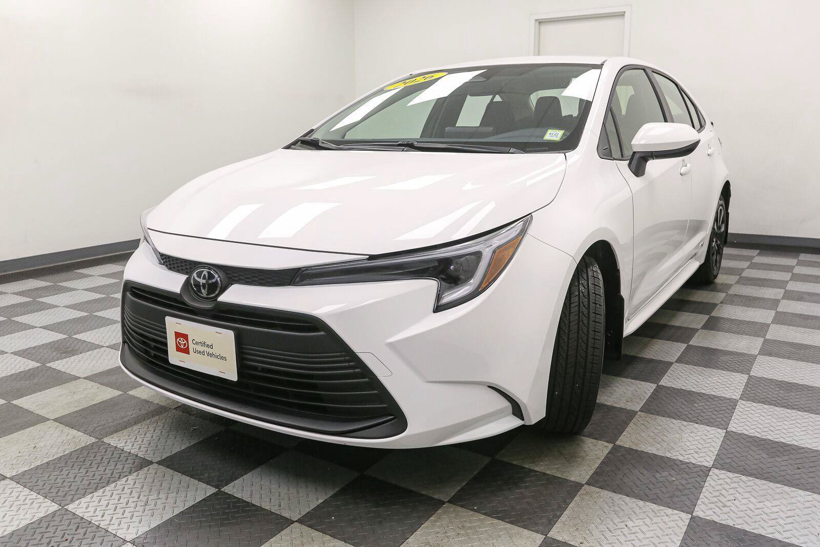 Certified 2026 Toyota Corolla LE AWD/4WD image 5