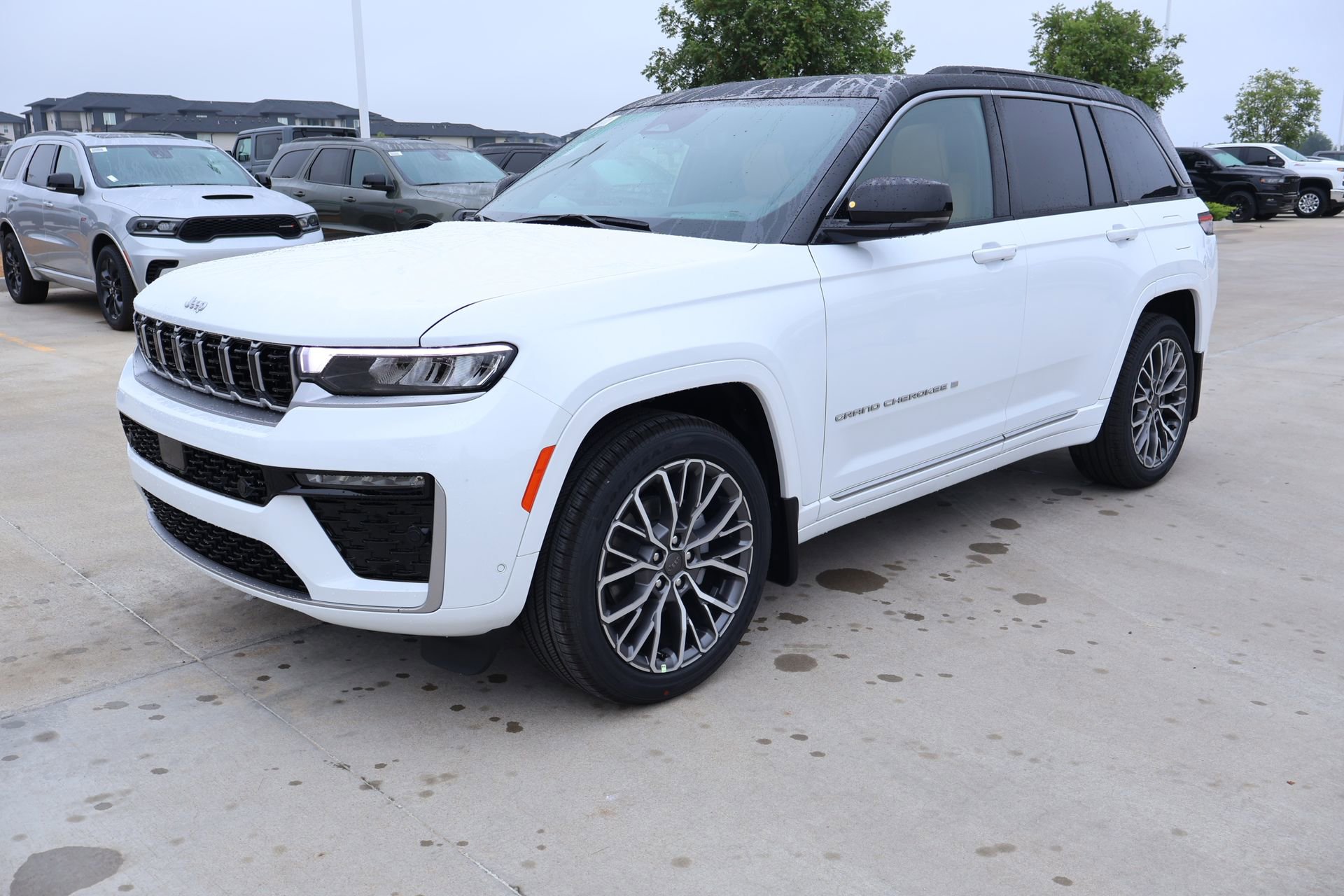New 2026 Jeep Grand Cherokee Summit AWD/4WD image 11