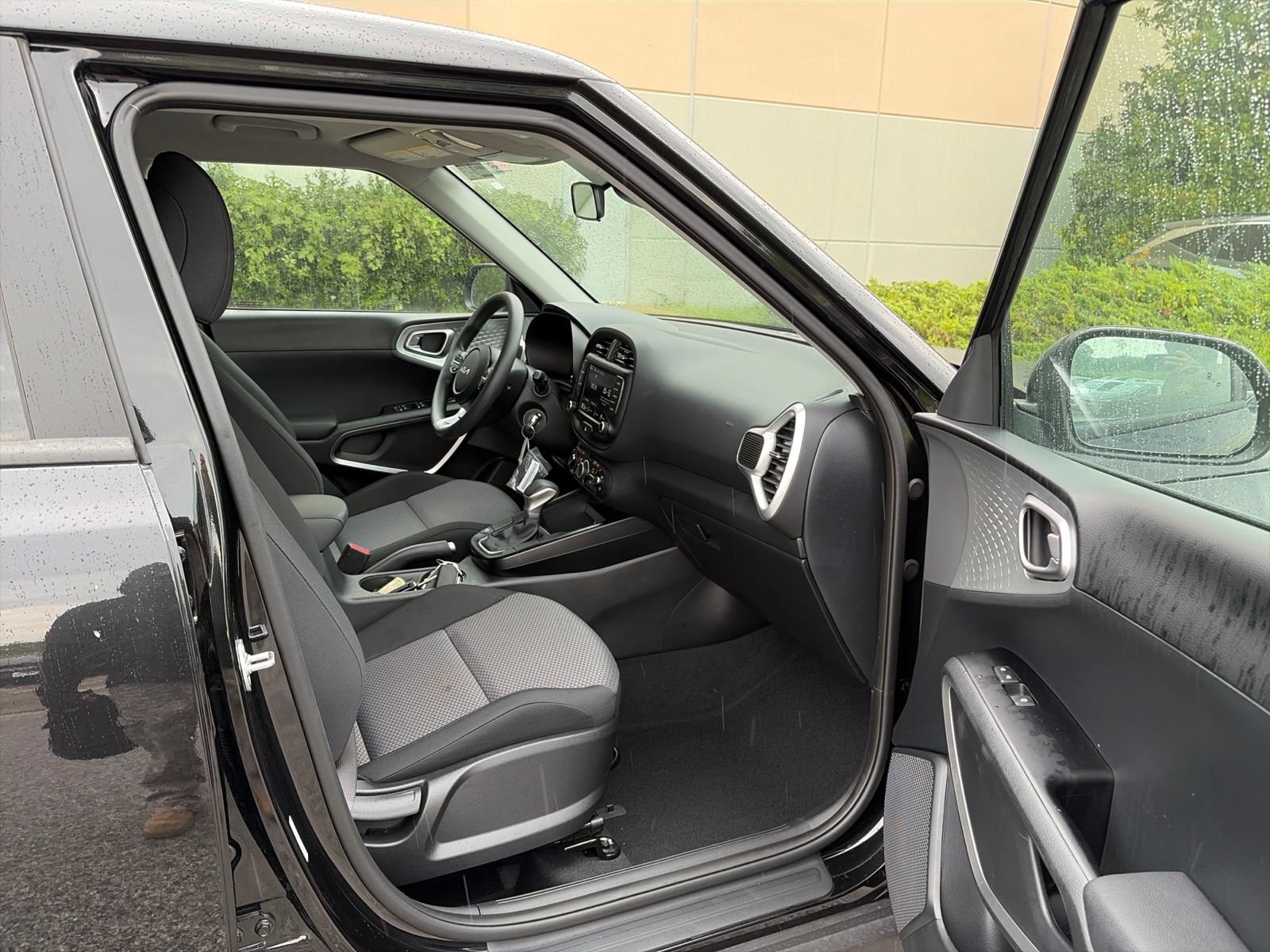 Used 2025 Kia Soul LX w/ LX Technology Package FWD image 13