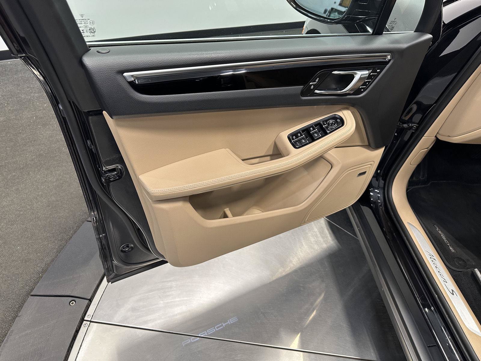 Used 2024 Porsche Macan S AWD/4WD image 15
