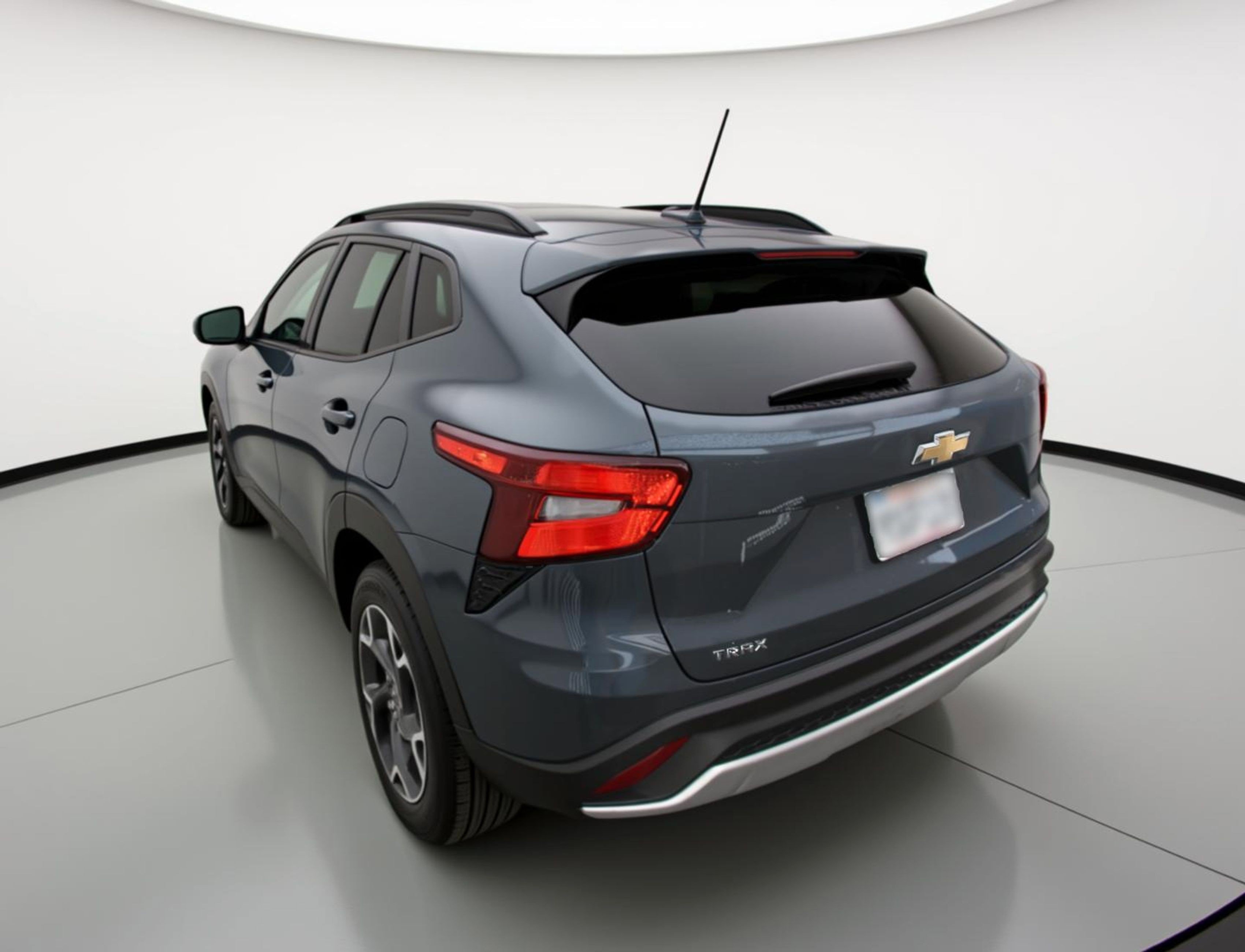 Used 2025 Chevrolet Trax LT FWD image 6