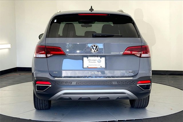 Certified 2023 Volkswagen Taos SE w/ Panoramic Sunroof Package image 4