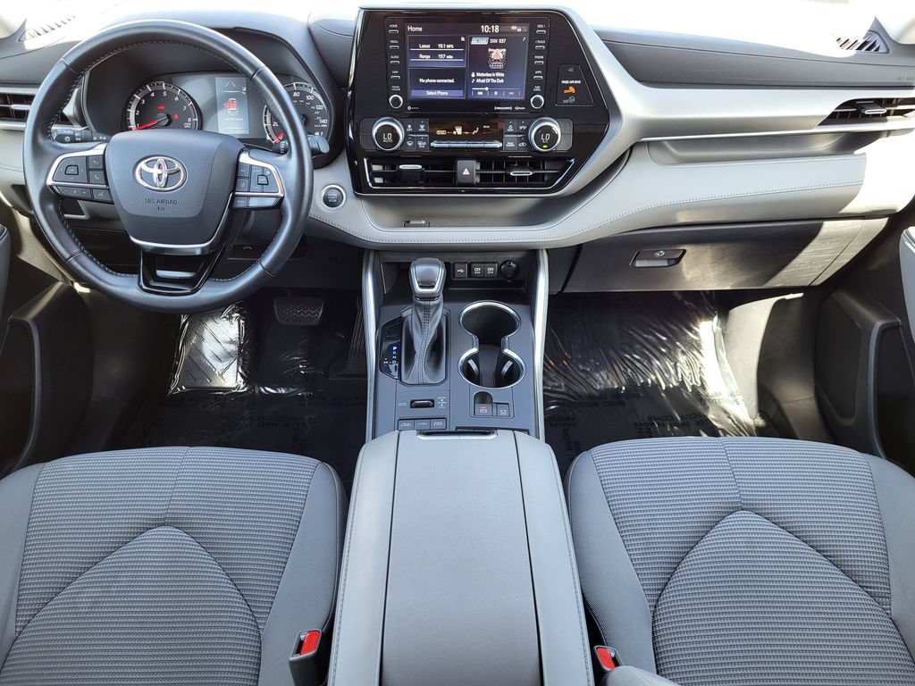 Used 2021 Toyota Highlander LE AWD/4WD image 16
