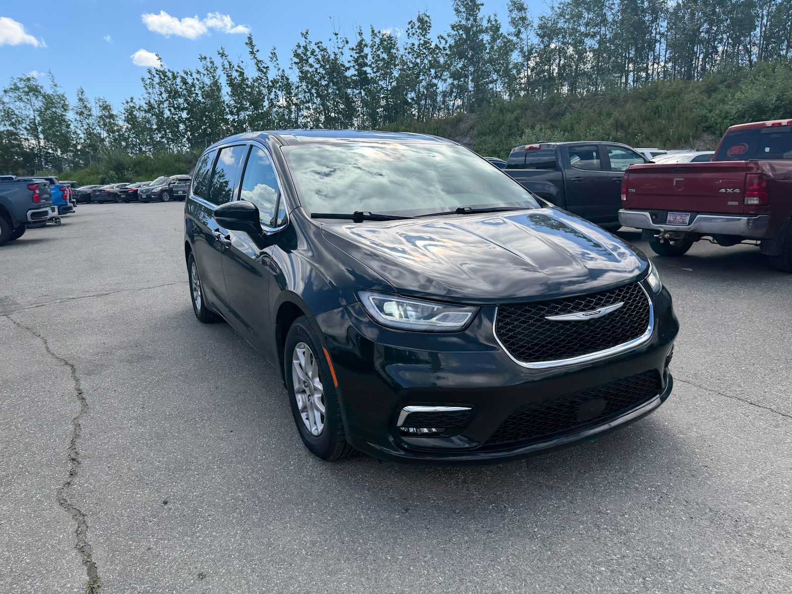 Used 2024 Chrysler Pacifica Touring-L FWD image 5