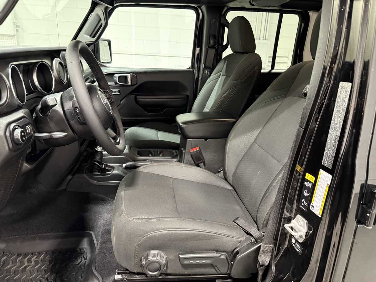 Used 2023 Jeep Gladiator Sport image 15