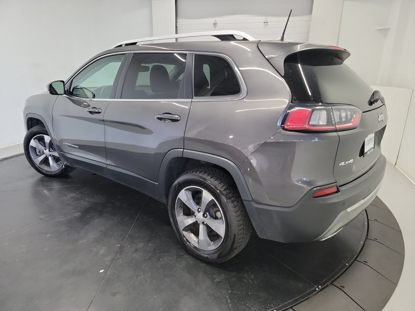 Used 2019 Jeep Cherokee Limited AWD/4WD image 6