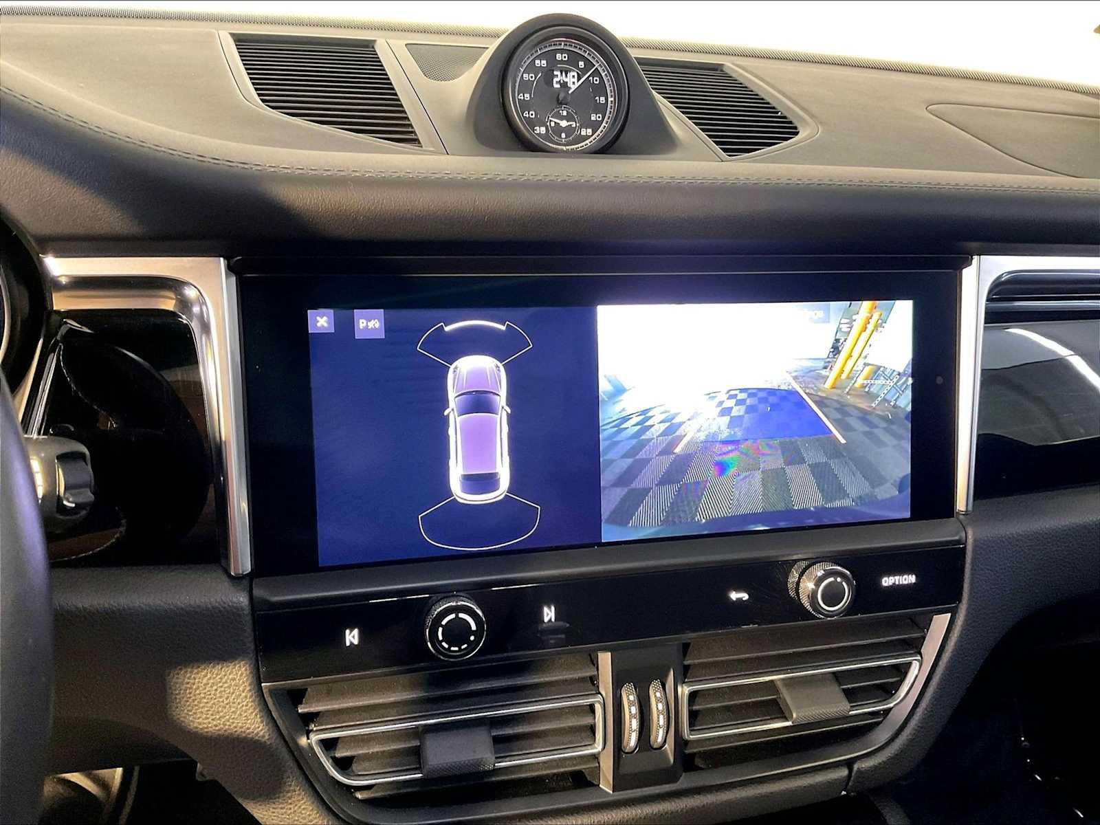 Certified 2023 Porsche Macan AWD/4WD image 31