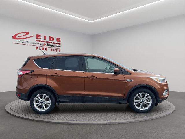 Used 2017 Ford Escape SE AWD/4WD image 11