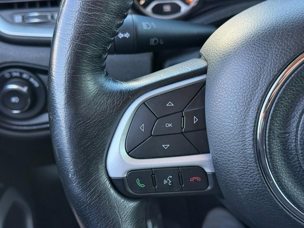 Used 2018 Jeep Renegade Latitude w/ Cold Weather Group AWD/4WD image 23