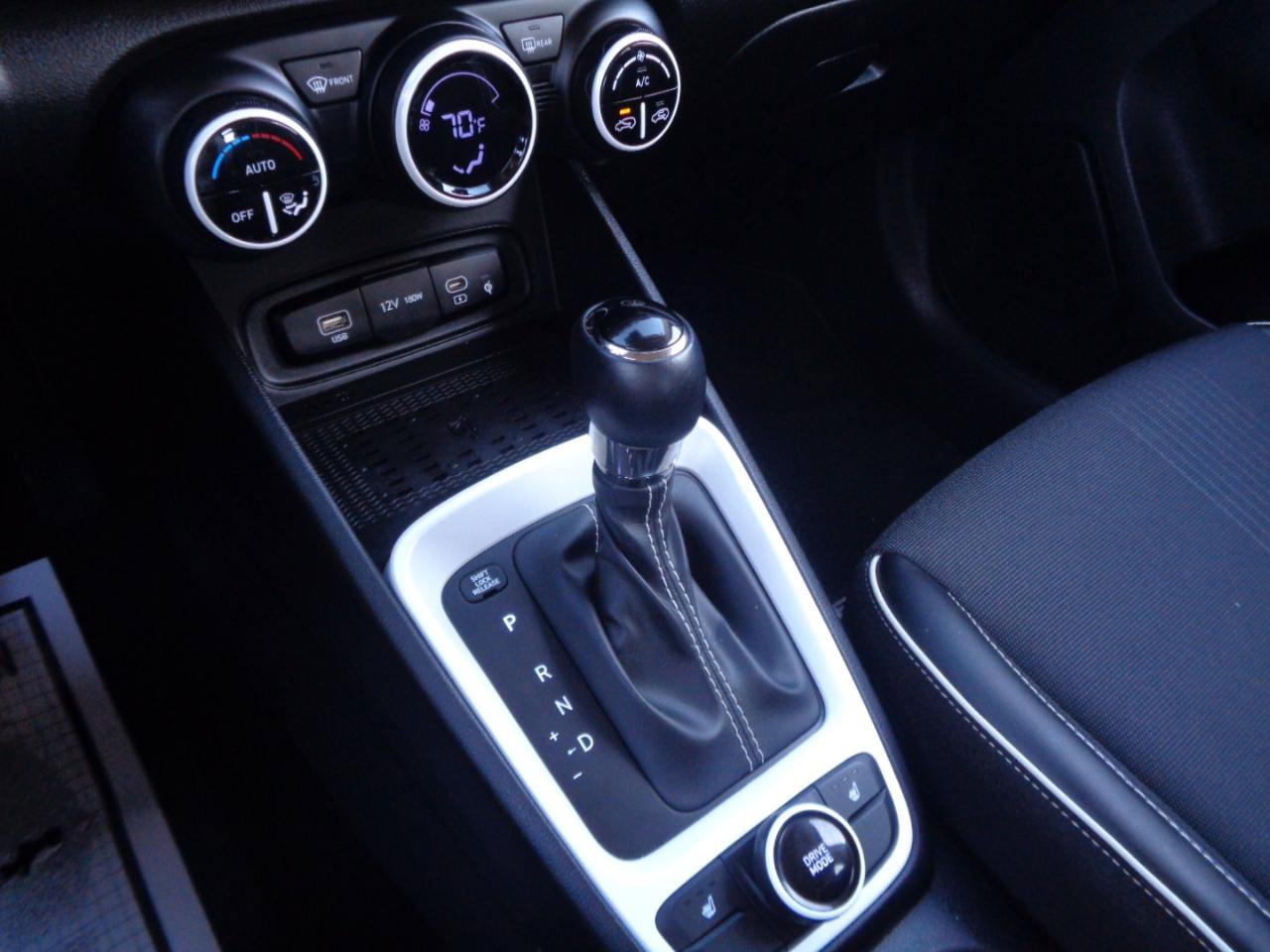 Used 2023 Hyundai Venue Limited image 32