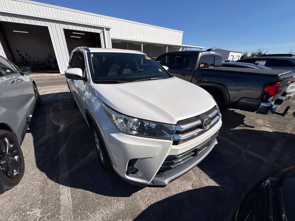 Used 2018 Toyota Highlander Limited FWD image 6