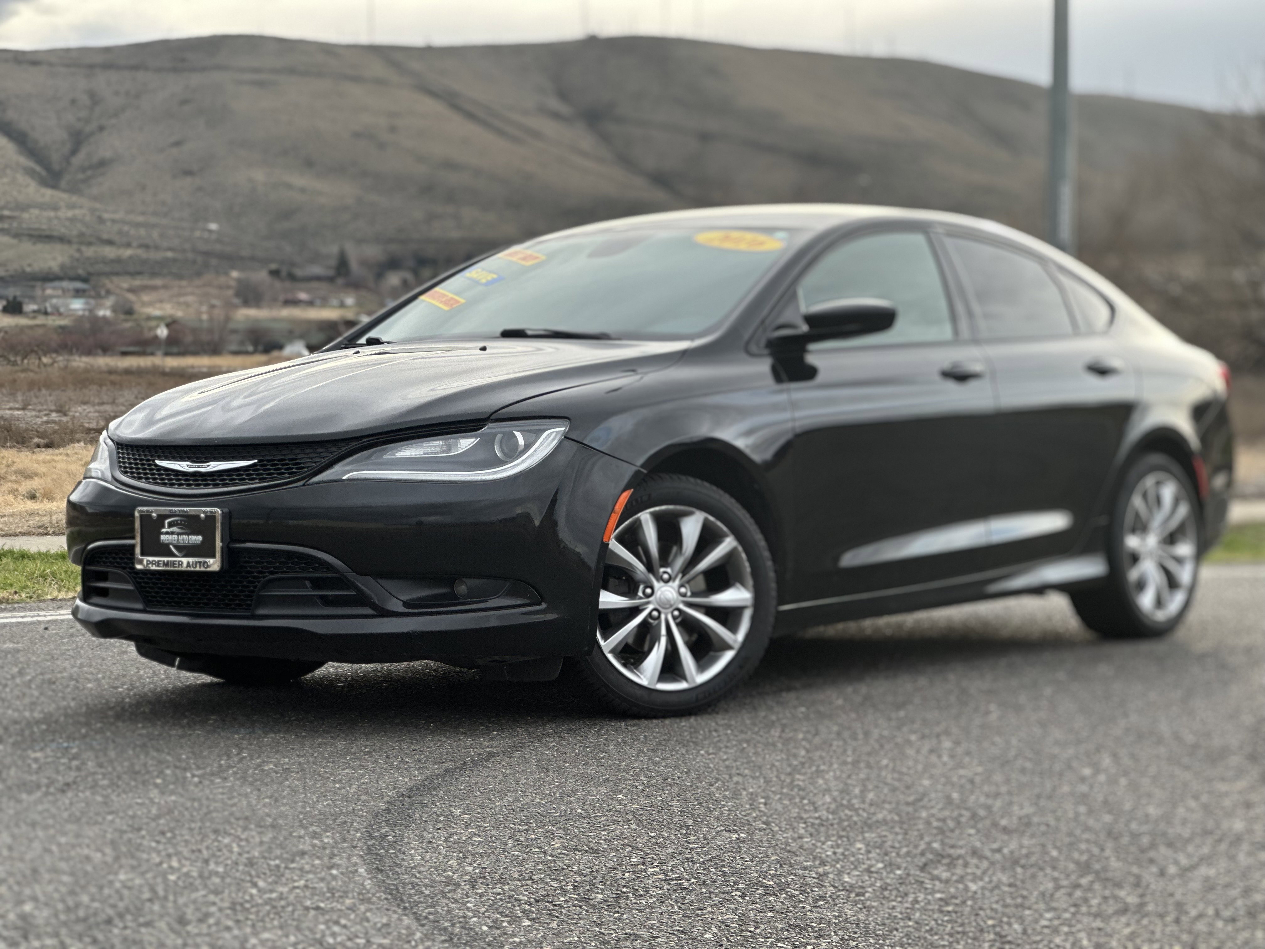 Used 2016 Chrysler 200 S FWD image 1