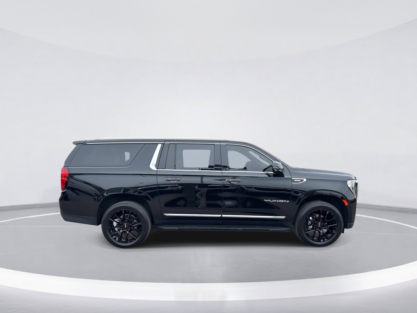 Used 2022 GMC Yukon XL SLT w/ SLT Luxury Package image 9