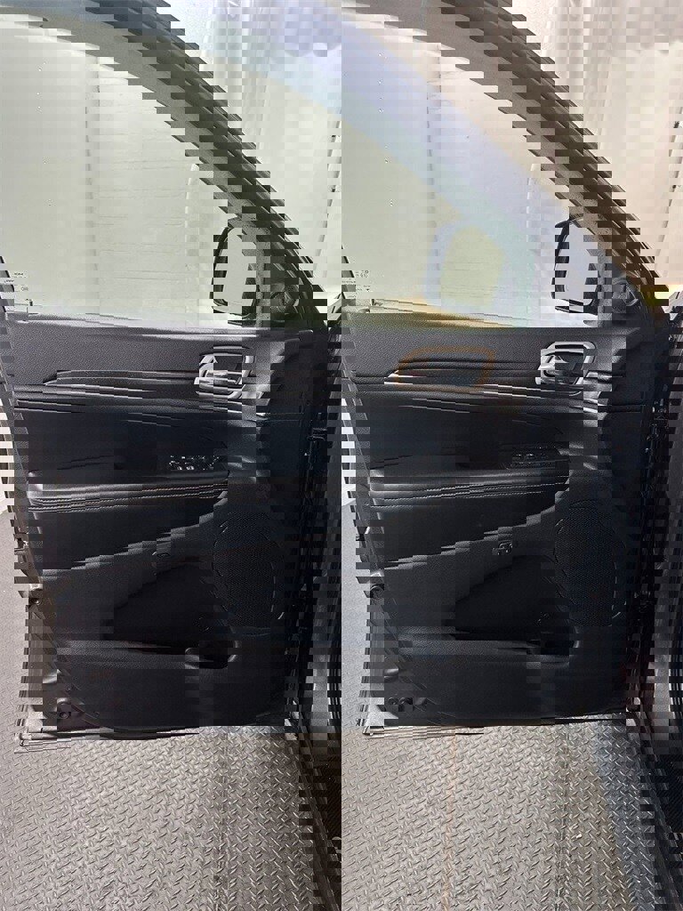 Used 2016 Jeep Grand Cherokee Limited w/ Trailer Tow Group IV image 8