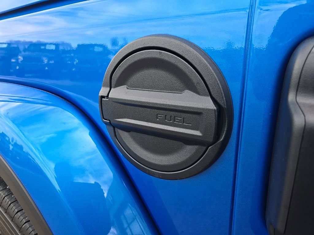 Used 2024 Jeep Wrangler Sahara w/ Technology Group image 21