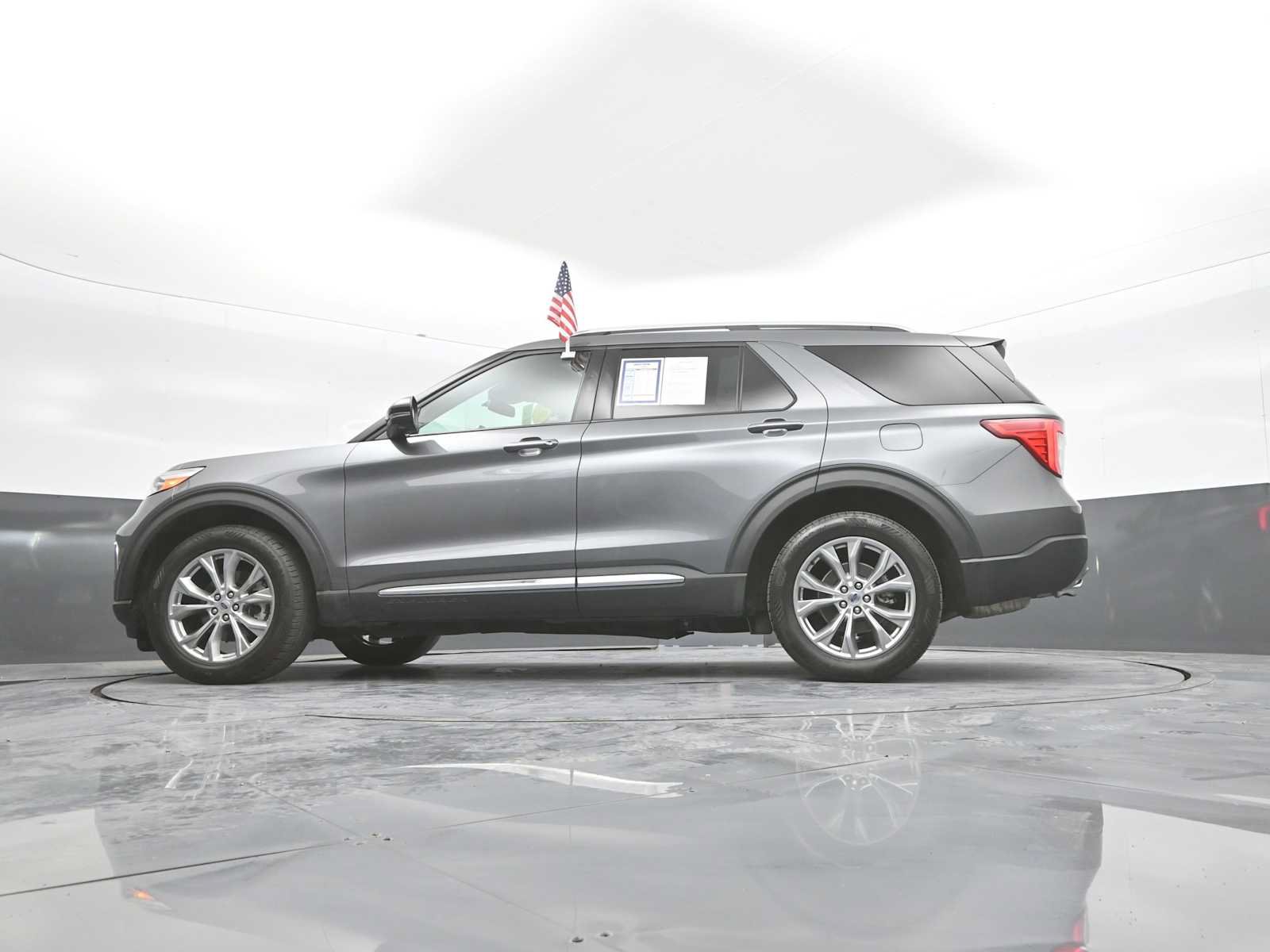 Used 2021 Ford Explorer Limited w/ Equipment Group 301A AWD/4WD image 46