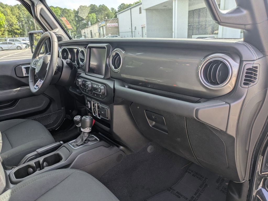Used 2023 Jeep Wrangler Sahara image 35