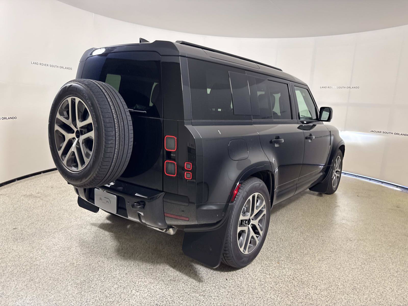 New 2026 Land Rover Defender 110 X-Dynamic SE AWD/4WD image 5