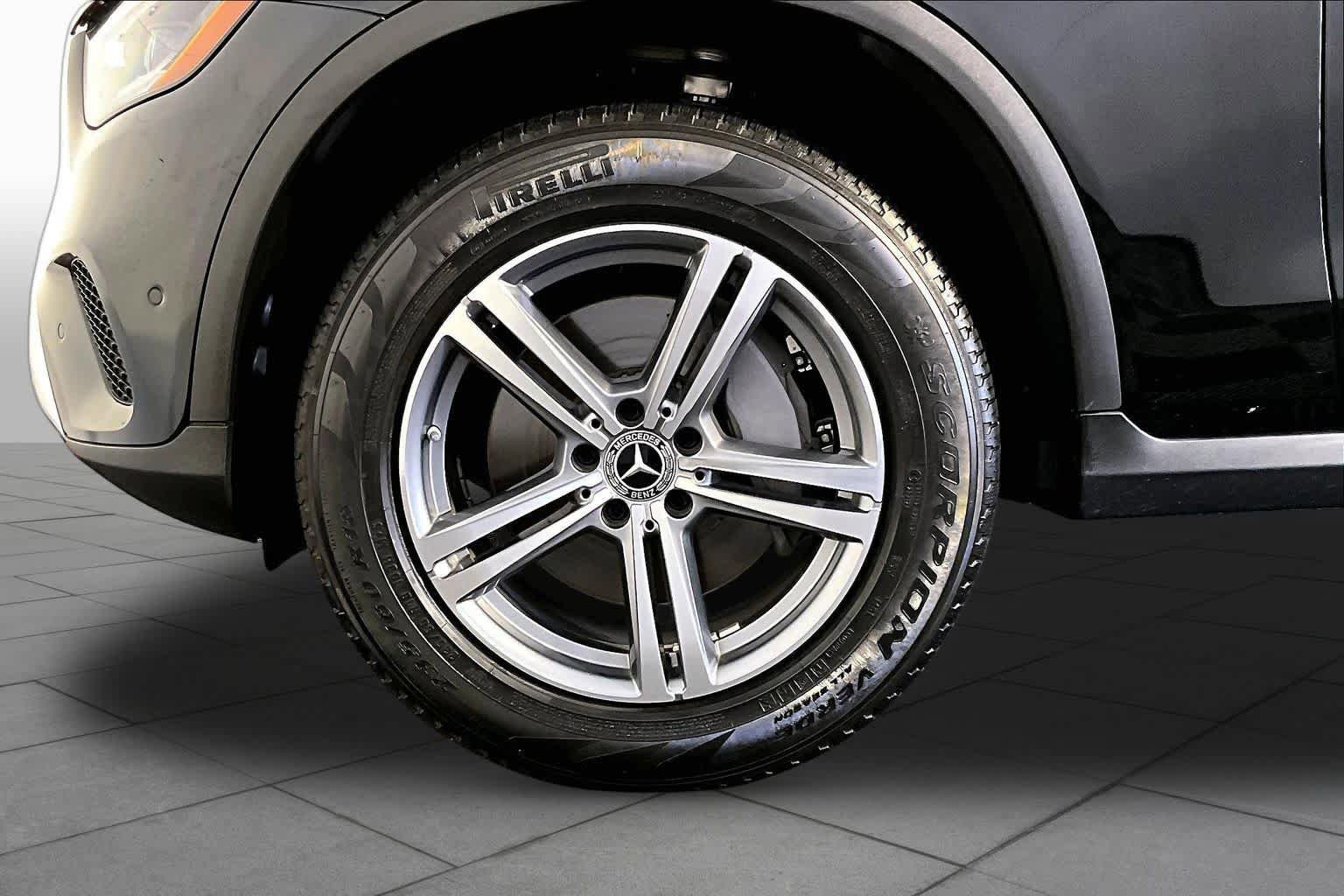 Used 2022 Mercedes-Benz GLC 300 4MATIC image 11